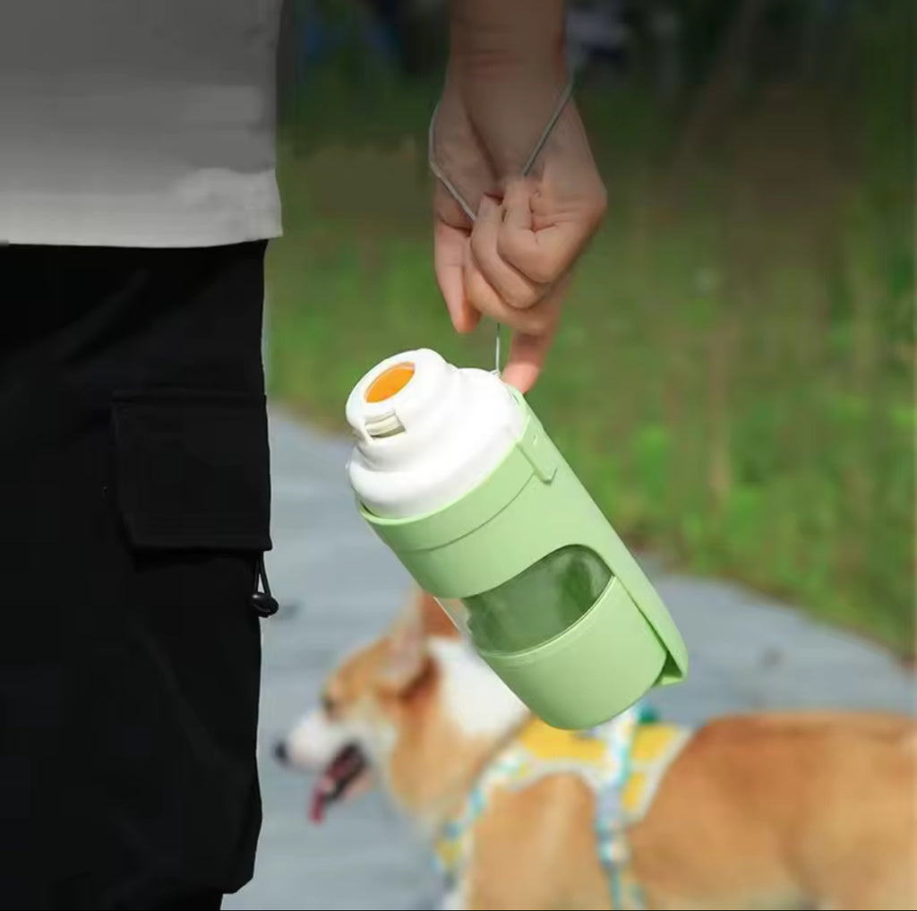 PawSip 2-i-1 Reseflaska med Integrerad Drickskål, 450 ml Vattenbehållare och 150 ml